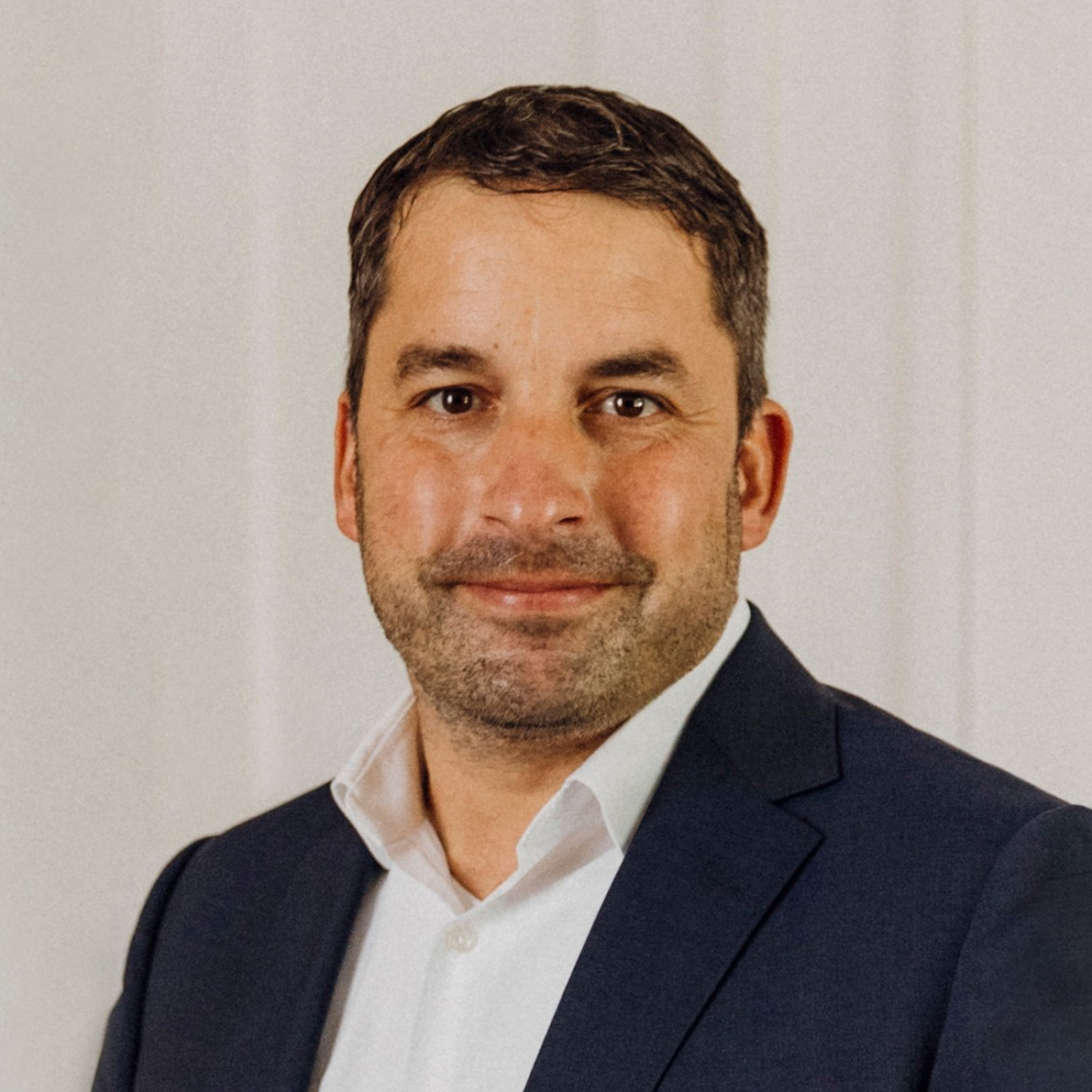 <strong>Zoltan Elek</strong>